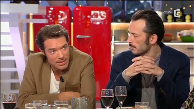 Nicolas Bedos tacle sévèrement l'émission Ambition intime de Karine Le Marchand - Regardez