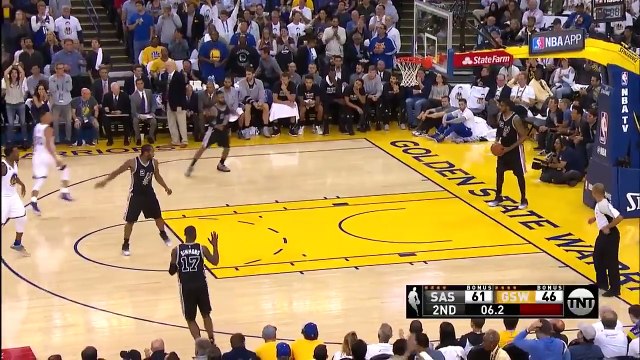 Jonathon Simmons plante les Warriors au buzzer