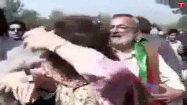 Video footage of Punjab police throwing shells at PTI's Andleeb Abbas