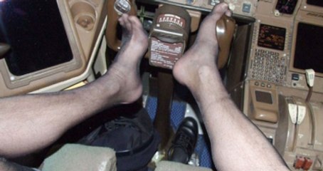 Uçakta Kokpit Fantezisi Yapan Pilotun İşine Son Verildi