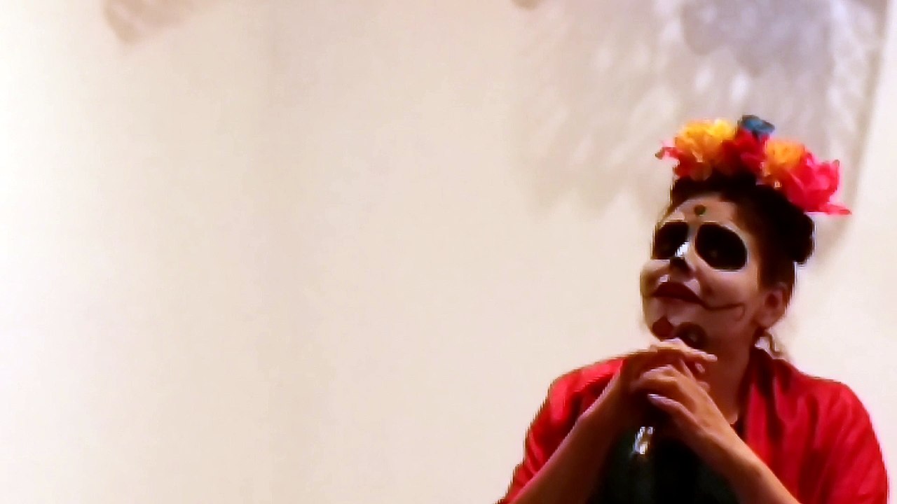 La muerte esta lista para el Dia de muertos en Paris Noviembre 2016