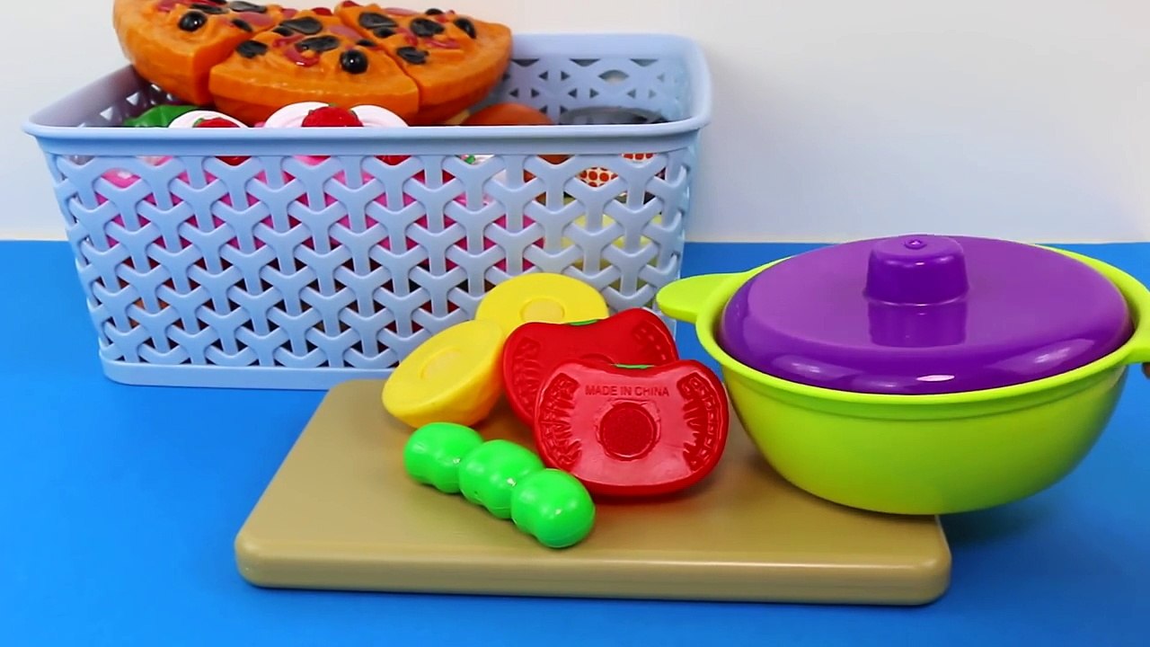 Pizza Cuttin Food VELCRO Cooking Toys For Children w_ M&Ms Vegetables & Fruits!-_GI7ByLFYcA