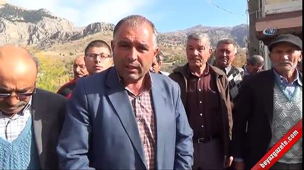 Muhtar isyanda: Bu köyde insanlar cünüp geziyor!