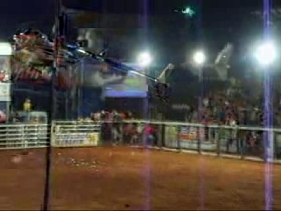 R 44 acrobatie dans une box impressionnant