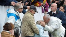 Pope Francis praises secular Sweden over asylum seekers