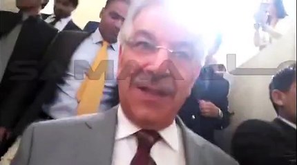 Leaked Video of Naeem Bukhari and Khawaja Asif in Supreme Court