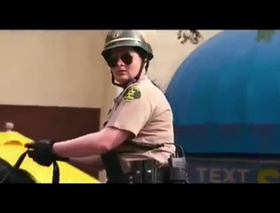 Beautiful lady police gives her mobile number -  see funny happiness of boy  - PAKISTANI URDU HINDI SONGS