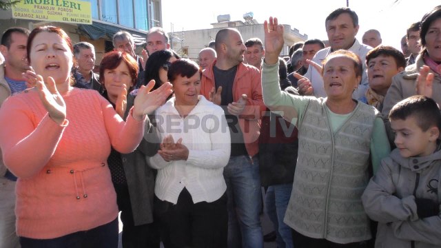 Report TV - Vijon protesta kundër landfillit në Fier, banorët: Do vetëflijohemi