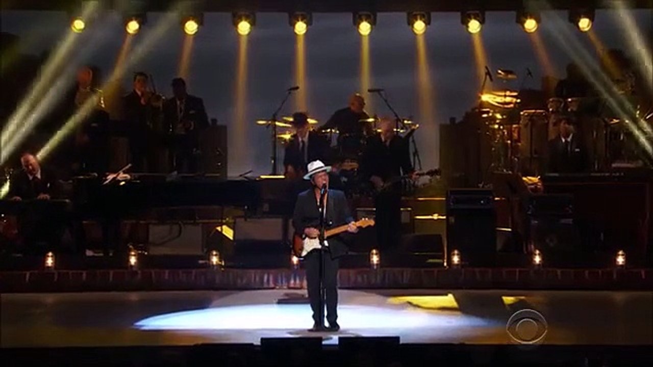 Bruno Mars chante Police et enflamme un parterre d’acteurs