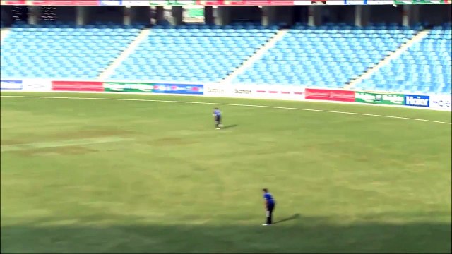 Ce joueur de cricket perd sa jambe mais continu de jouer!