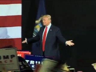 জনমত জরিপে এগিয়ে গেলেন ট্রাম্প