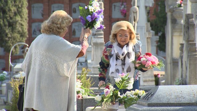 Los españoles celebran el Día de Todos los Santos