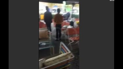 Panik ne lokal. Qellohet me arme