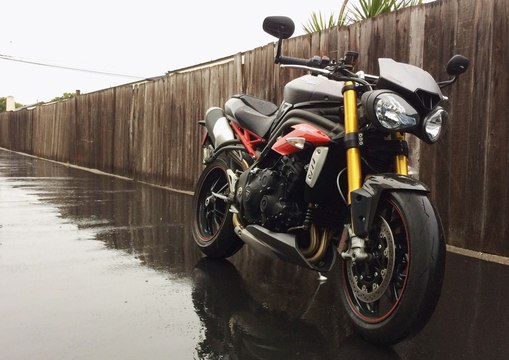 MC Commute - 2016 Triumph Speed Triple R