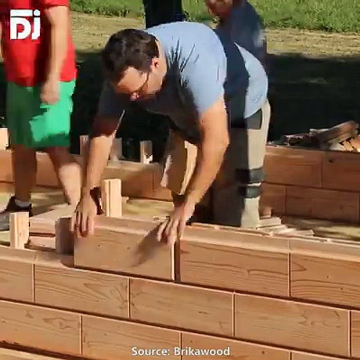 Ecco la casa di legno facile e veloce da costruire. Come con i tasselli LEGO!