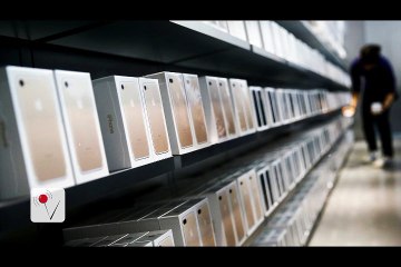 Woman Convinces 20 Boyfriends to Buy 20 iPhones