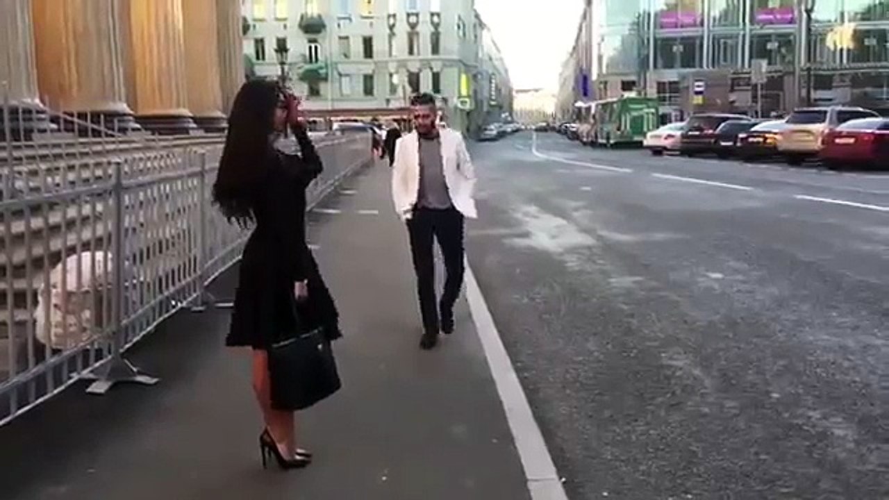 ДЕВУШКА ОТШИЛА ПАРНЯ НА ПОРШЕ- КАК ВЕДУТСЯ ДЕВУШКИ НА КРУТЫЕ ТАЧКИ PORSCHE. ВИДЕО ПРИКОЛ