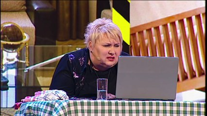 Типичная мама за компьютером