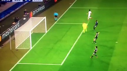 L'énorme raté de Cavani face à Bâle !