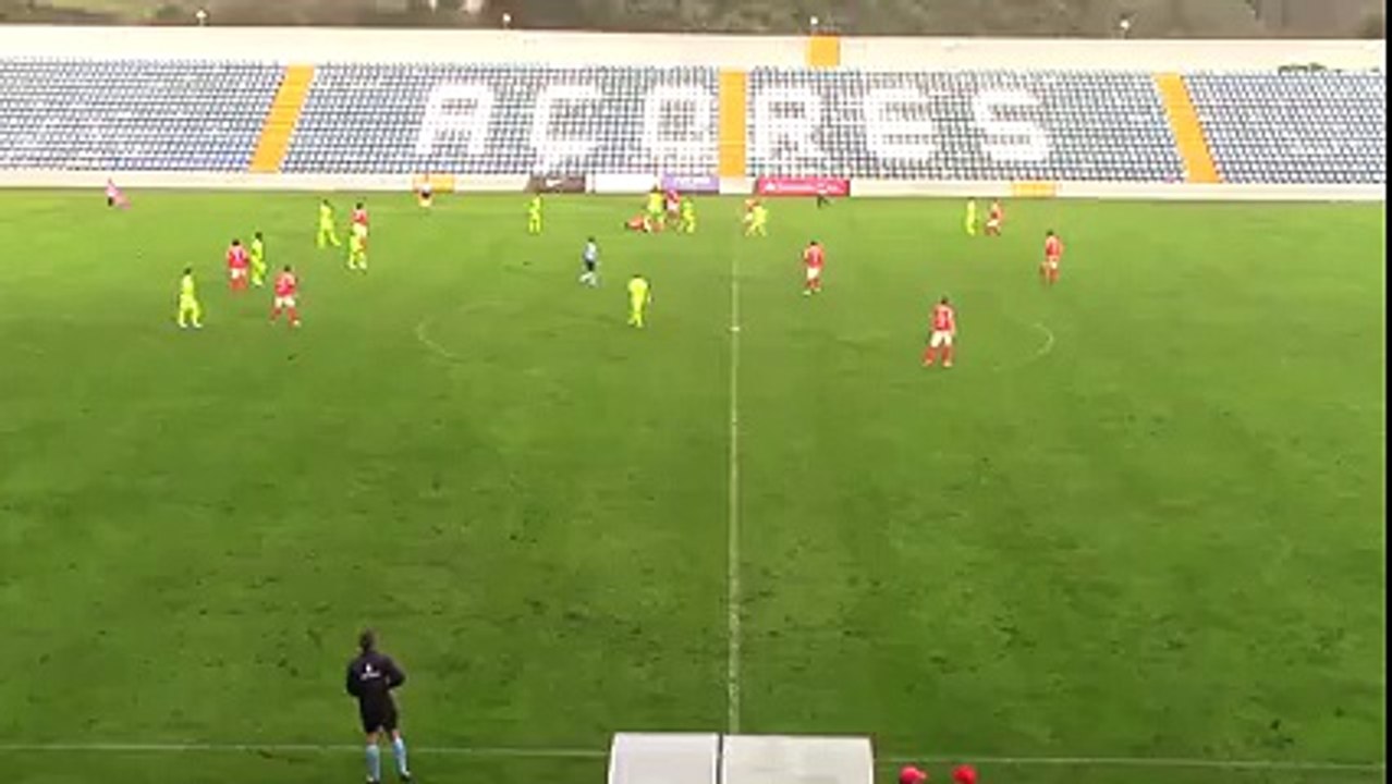 Chapéu do meio-campo no Aves x Santa Clara