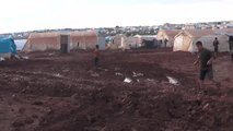 Suriye'nin Kuzeyindeki Çadır Kentleri Su Bastı