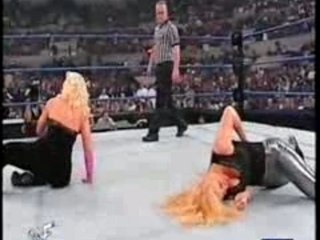 10.25.01 - Trish Stratus vs Mighty Molly