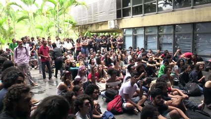 Download Video: Escolas ocupadas em protesto contra Temer