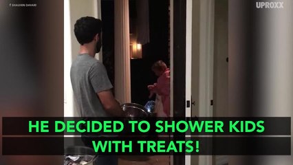 This Is How You Hand Out Halloween Candy