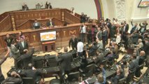 Parlamento venezolano pospone debate sobre responsabilidad política de Maduro