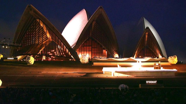 Australia: Sydney Opera House hosts ‘silent’ show