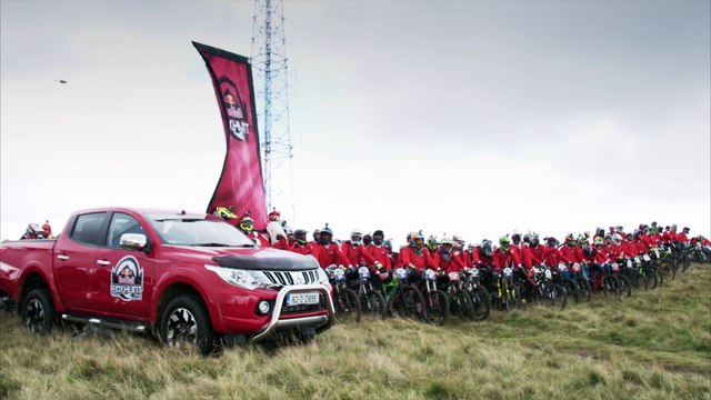 Course en VTT d'1 rider contre 400 en Irlande ! Gee Atherton