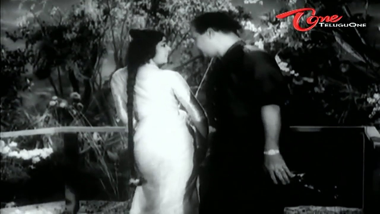 Dorikithe Dongalu Movie | Evarannaravi Kannulani Song | NTR | Old Songs