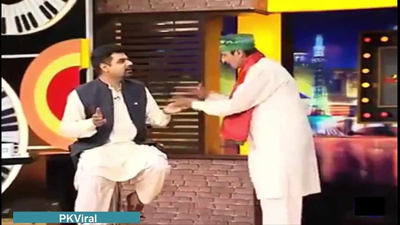 IFTIKHAR THAKUR (PML N KO BEIZZAT KAR KAY RAKH DIA ) BEST PERFORMANCE ON MAZAQ RAATAMAZING VIDEO