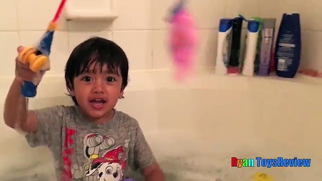 Eggs Surprise Toys Challenge Fishing in Bath Tub Disney Cars Toys Lighting McQueen Ugglys