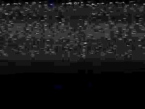 La Justice retire de force un enfant de sa propre mère pour lui donner à sa riche grand-mère