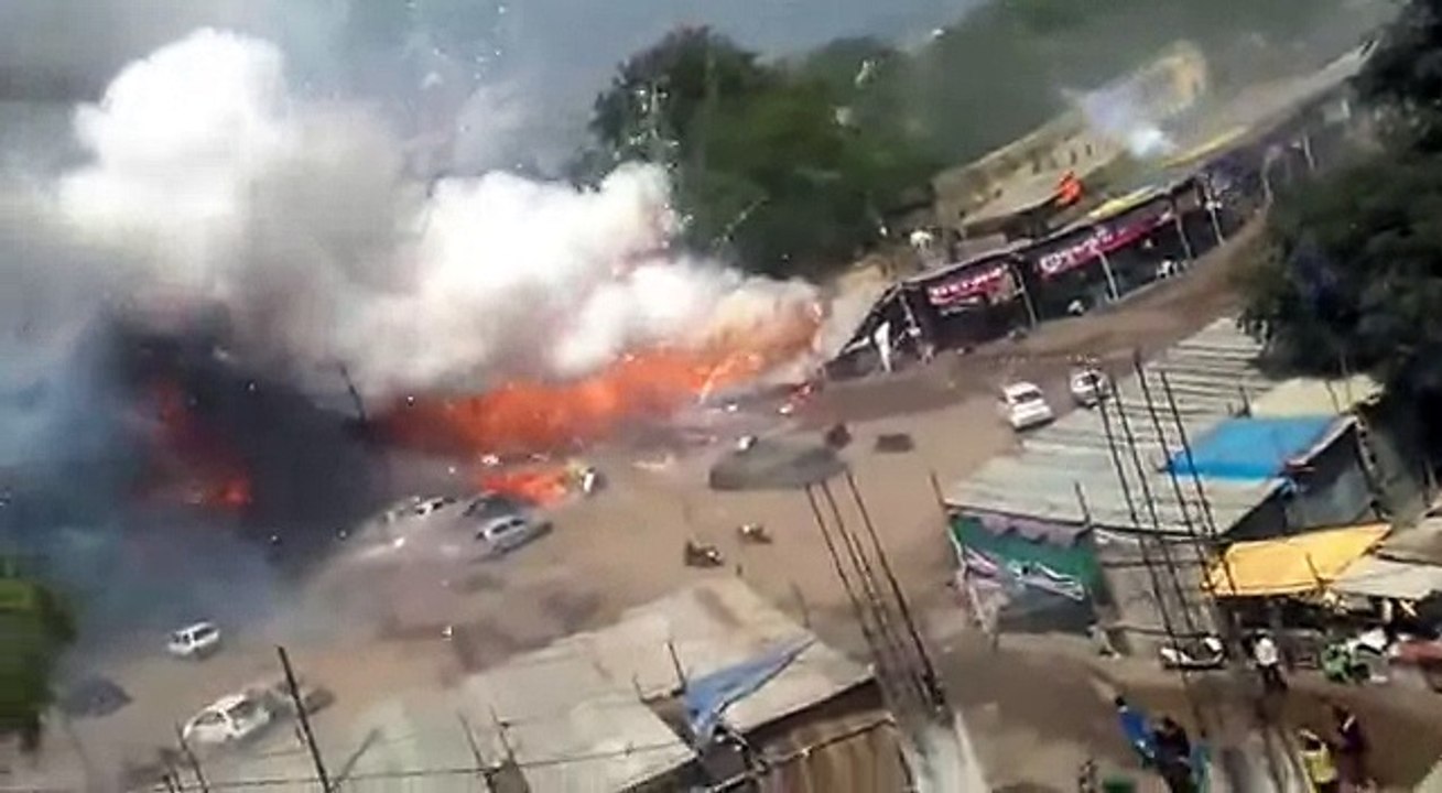 Quand une fabrique de feux d'artifice explose, ça explose vraiment !