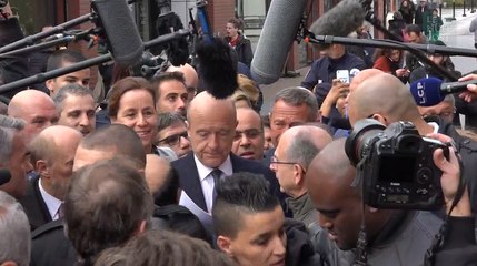 Download Video: Alain Juppé accueilli par plus de journalistes que de passants à Argenteuil