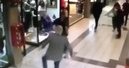 ¡Abuelo de 81 años pone zancadilla a ladrón y evita robo!