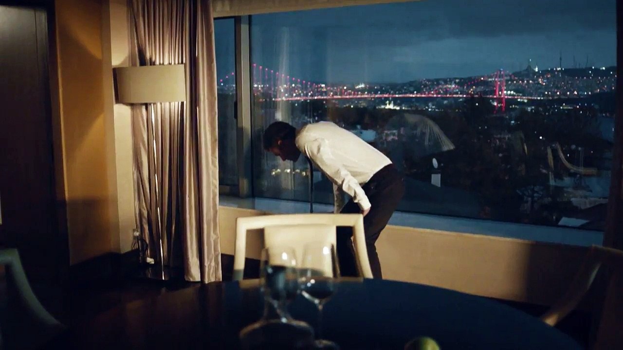 Hayat Şarkısı 28. Bölüm - Feride Hilal Akın - Gözlerimi Kapatsam