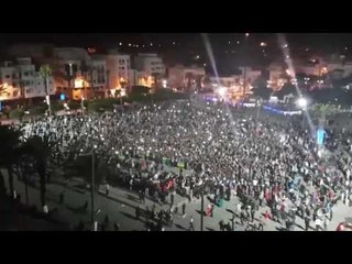 شعارات من الساحة الكبرى بالحسيمة تطالب بالحرية والكرامة ترتج لها المدينة #طحن_مو