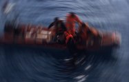 Mülteci botu battı, 17 ölü