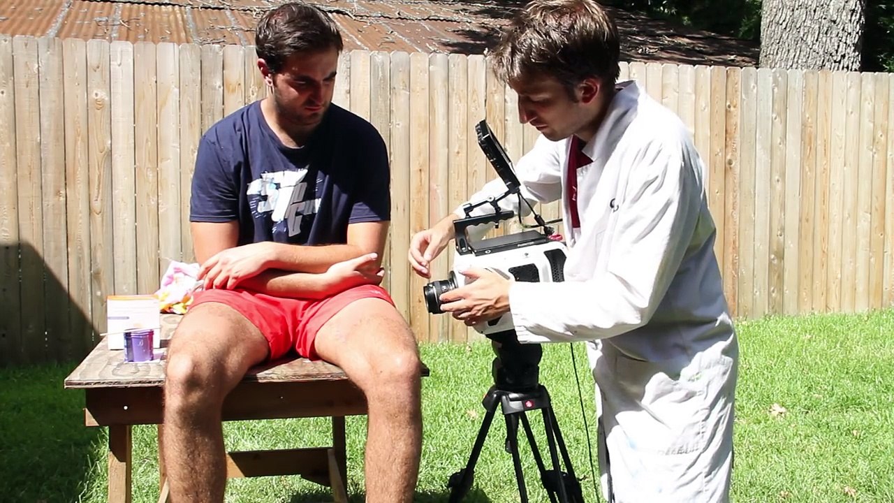 L'épilation en slow motion est encore plus douloureuse à regarder qu'à subir