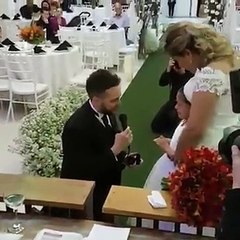 Un homme de 37 ans met la bague de fiançailles dans le doigt d'une fille de 6 ans !