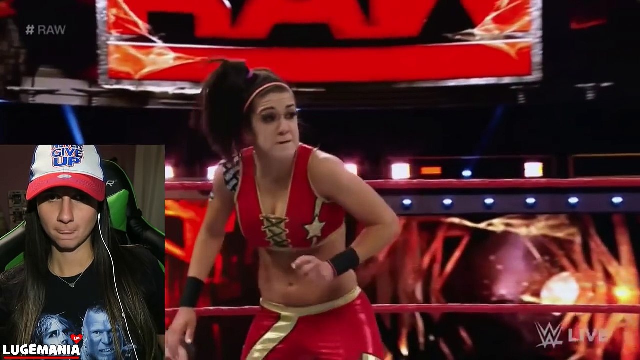 WWE RAW 10/31/16 Bayley vs Nia Jax