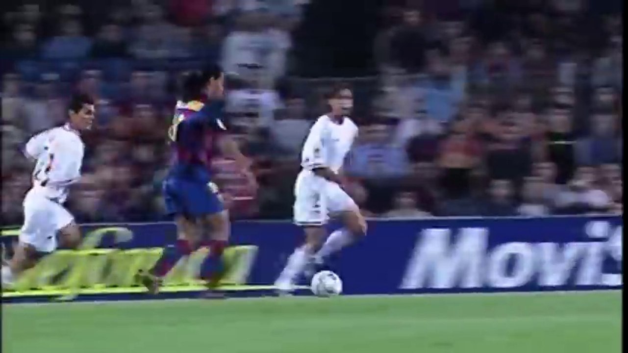 Le magnifique but de Ronaldinho contre Séville.
