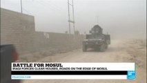 Iraq: IS militants round up villagers and drive them in strategic locations in Mosul to slow troops down