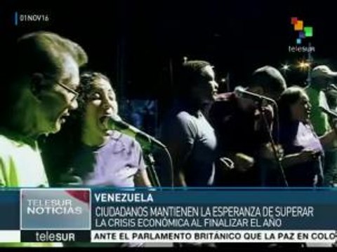 Venezolanos inician fiestas navideñas tras encender la Cruz del Ávila