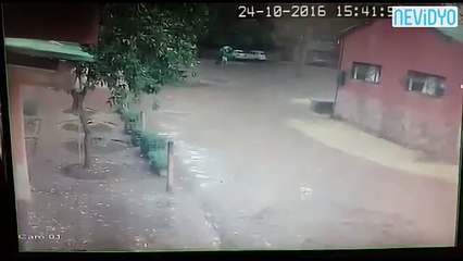 Genç kadını yıldırım çarptı