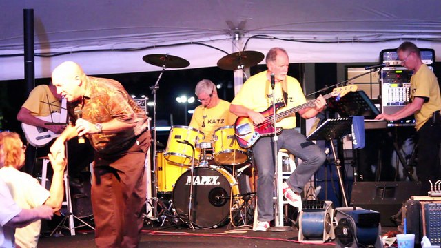 Danny McCorkle & the Katz perform 'Bridge Over Troubled Water' Elvis Week 2016