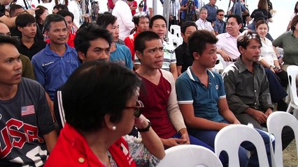 Philippine leader sets 17 Vietnamese fishermen free